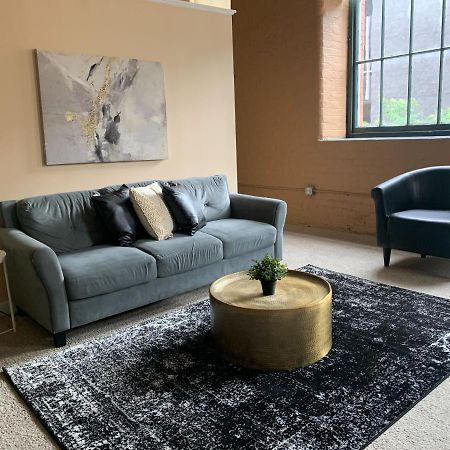 Frontdesk I Sycamore Place Apts Downtown シンシナティ エクステリア 写真