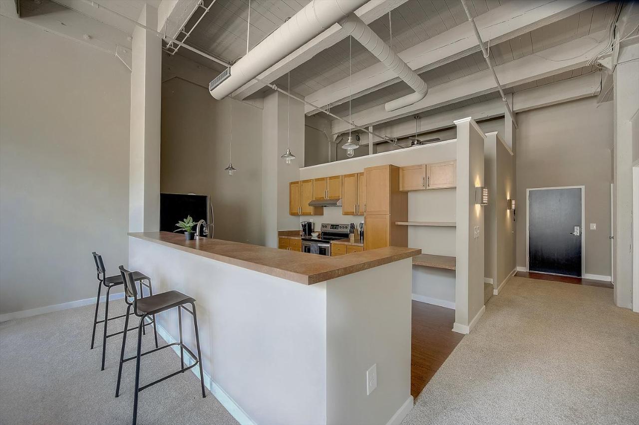 Frontdesk I Sycamore Place Apts Downtown シンシナティ エクステリア 写真