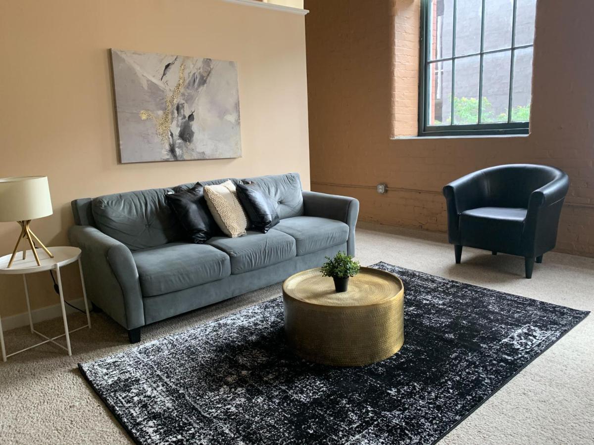 Frontdesk I Sycamore Place Apts Downtown シンシナティ エクステリア 写真